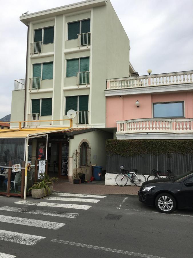 Appartamento Miramare, 2 Camere, Cucina, Bagno, Ventimiglia Exterior foto