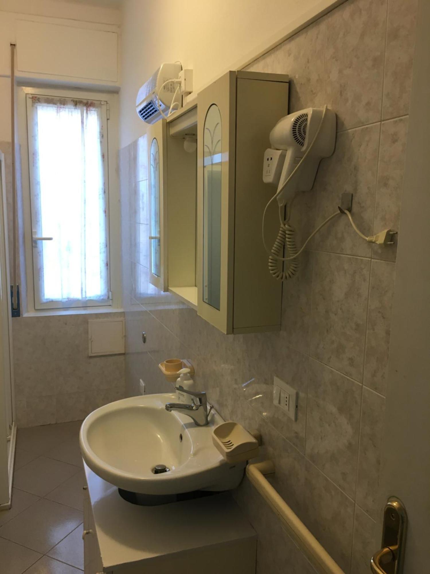 Appartamento Miramare, 2 Camere, Cucina, Bagno, Ventimiglia Exterior foto